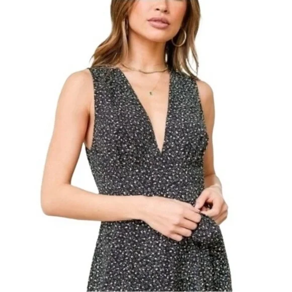 Lulus Fashion Find Black Ditsy Floral Print Ruffled Faux Wrap Midi Dress Medium - Picture 3 of 6